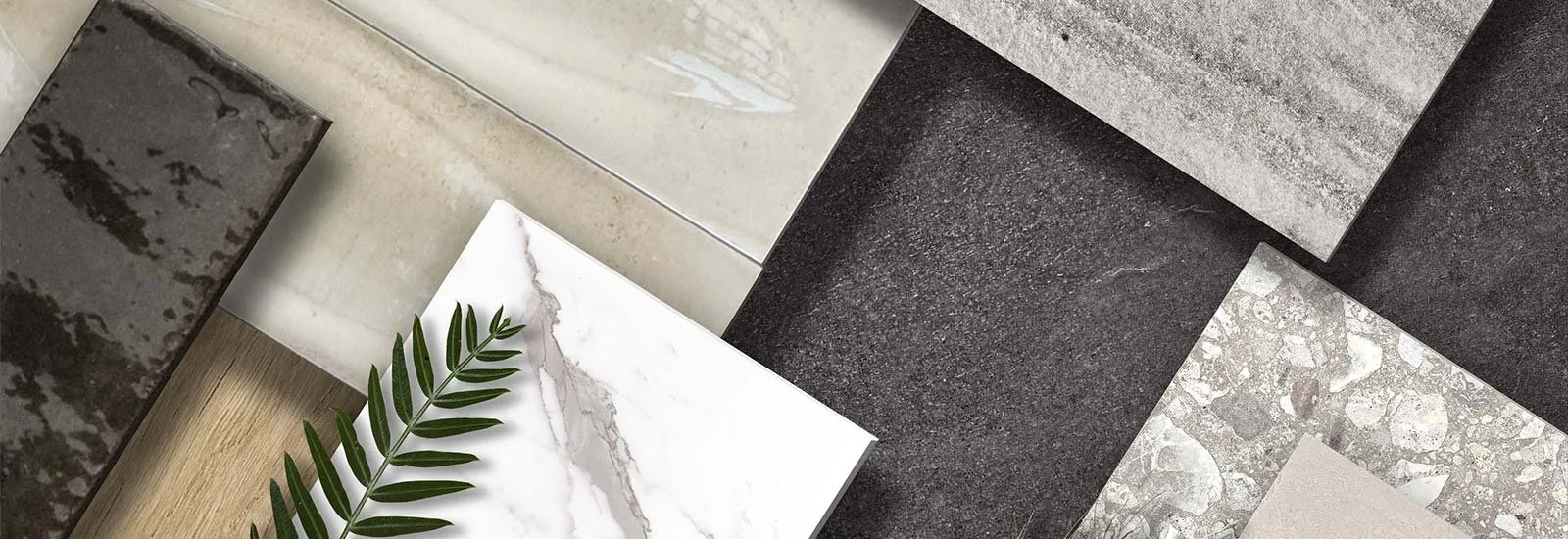 Composizione di campioni di gres e ceramiche in diverse finiture